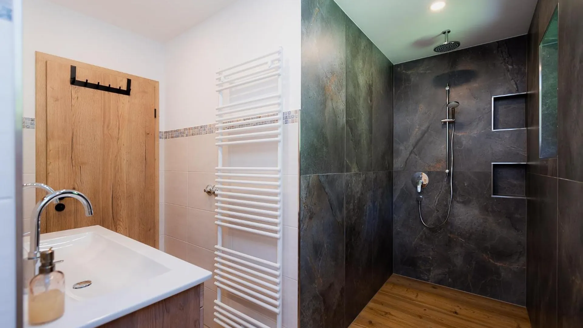 Pension Waldklause Ferienwohnung Schoenau am Koenigsee Germany